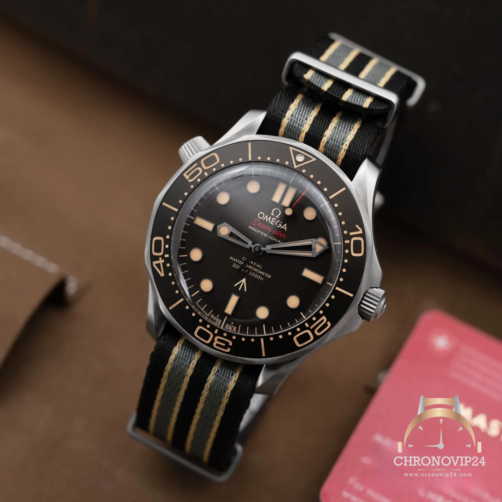 CleanFactory OMEGA SEAMASTER 210.92.42.20.01.001 Diver 300M Cronometro James Bond “Edizione 007” Quadrante Marrone 42mm 2 CleanFactory OMEGA SEAMASTER 210.92.42.20.01.001 Diver 300M Cronometro James Bond “Edizione 007” Quadrante Marrone 42mm - immagine 2