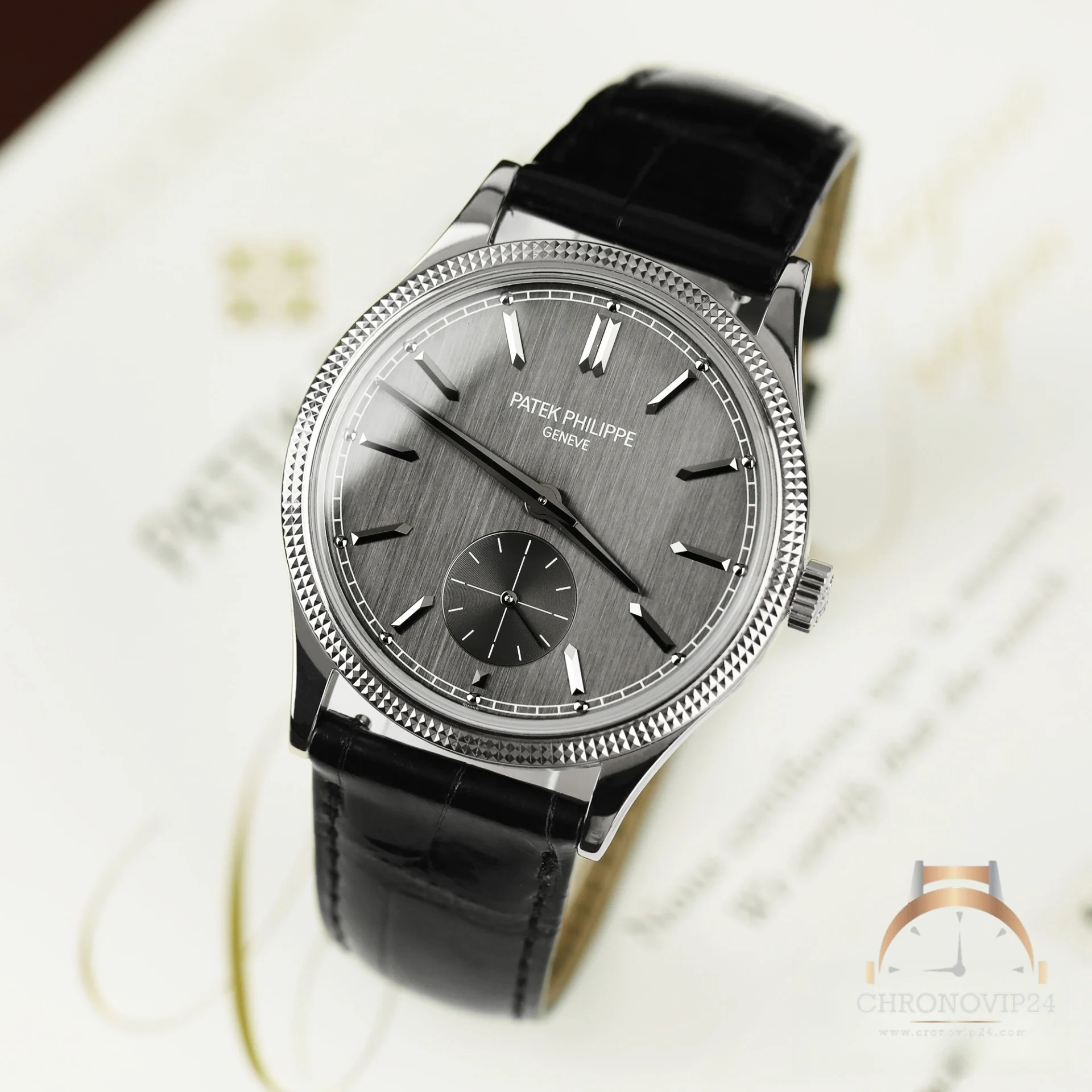 PATEK PHILIPPE CALATRAVA 6119G-001 Oro Bianco 18ct 39mm Quadro Grigio Antracite - Set Completo - 2024 3 PATEK PHILIPPE CALATRAVA 6119G-001 Oro Bianco 18ct 39mm Quadro Grigio Antracite - Set Completo - 2024 - immagine 3